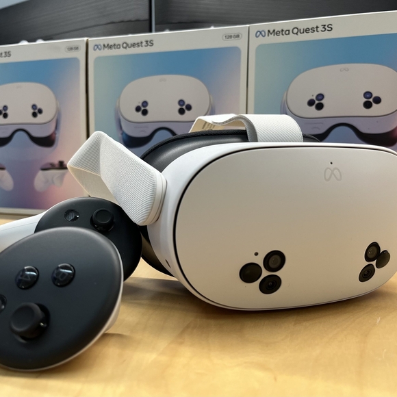 Other - Quest 3S VR Headset - White